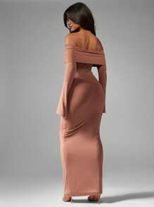 MISSGUIDED 露肩及地长款修身喇叭袖鱼尾晚礼服，适合婚礼宾客、派对等特殊场合，尽显优雅气质。