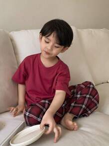 Dazy Kids 2pcs/Set Young Boy Round Neck Knit Short Sleeve T-Shirt + Woven Plaid Pants Casual Homewear Set, Spring/Summer Christmas - Red - View 2