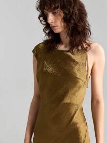 Ontre Vestido sin mangas elegante y exquisito de acetato, tela de satén, cuello drapeado, cintura anudada, abertura lateral, apropiado para el verano, festivales, temporada de graduación, color dorado-marrón, moda primavera/verano 2025 Nuevo lanzamiento