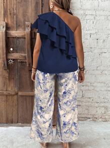 SHEIN PETITE 大码 2 件夏季女装：优雅露肩单肩不对称荷叶边衬衫和蓝白瓷图案裤子，度假风格