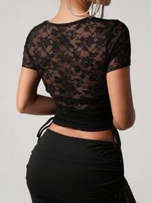 SHEIN ICON Sexy T-Shirt mit Spitzeneinsätzen und seitlicher Ziehkordel, geeignet für den täglichen Gebrauch und den Urlaub