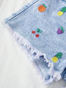 SHEIN Tween Girls Summer High Waist Light Washed Strawberry Fruits Embroidered Cute Baggy Denim Jeans Short With Raw Hem,Girls Summer Beach Boho Vacation Shorts Outfits,Summer Brunch Graduation Outfits,Summer Rave Concert Festival Outfits