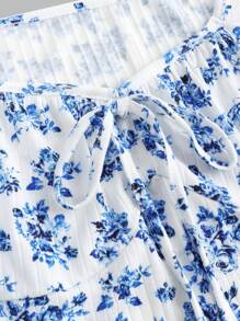 SHEIN Girlism Teenager Mädchen Landurlaub Blau und Weiß florales Puffärmel Set mit Herzausschnitt, gerüschter Vorderseite mit Schleife und geschichteter Lotusblatt Rock, zweiteiliges Set, geeignet für Frühling und Sommer, modisch für Herbst und Winter als Innenwäsche, Muster für Urlaubszeit, süß und niedlich