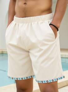 Manfinity RSRT 男士休闲度假装，适合外出和日常穿着，白色灯芯绒短裤，裤脚饰有对比鲜明的几何图案。这款短裤展现了波西米亚度假风情，采用简约优雅的面料，时尚百搭。无论是夏威夷海滩度假还是音乐节造型，都是理想之选。 - 白色 - 查看 1