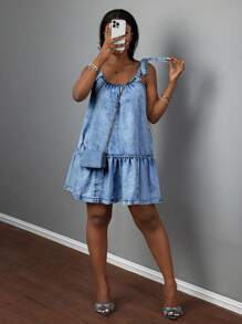 Slaydiva Robe mini en jean ample avec fines bretelles sexy pour femmes, robe ample à volants avec nœud bleu. Robes pour femmes, robes printanières, robes d'été, robes bohèmes pour femmes, tenues d'été pour femmes, tenues de vacances pour femmes, tenues de plage pour femmes, robes d'été pour femmes, vêtements occidentaux pour femmes, hauts à épaules dénudées bohèmes, vêtements pour femmes, tenue de concert pour femmes - Jean clair - Voir 1