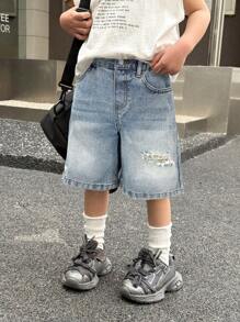 SHEIN 年轻男孩夏季破洞复古水洗撕破宽松蓝色牛仔长短裤，男孩夏季服装日常街头装 - 淺色水洗藍 - 查看 5