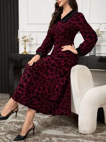 Modelyn Vestido largo de noche elegante para mujer con cuello de contraste de terciopelo, estampado de leopardo y dobladillo con volantes