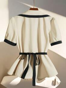 Franclia Camicia elegante da donna in stile francese con colletto asimmetrico, bordatura a contrasto, maniche corte e cintura decorativa con fibbia