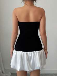 SHEIN Unity Vestido corto de satén, elástico y ceñido, con detalles de perlas, escote hombros descubiertos y contraste de color blanco y negro. Ideal para ocasiones como vacaciones, playa, cumpleaños, bodas, San Valentín, citas, eventos de negocios y fiestas. Nuevo diseño primavera/verano 2025. - Blanco y Negro - Ver 4