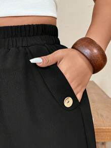 EMERY ROSE Plus Size Casual Shorts With Elastic Waistband, Side Pockets, And Rivet Decorations