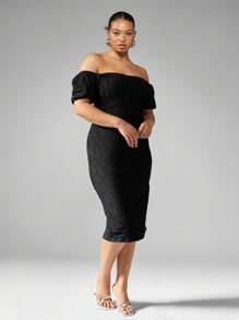 MISSGUIDED PLUS 露肩提花纹理泡泡袖修身中长连衣裙，适合假日、晚宴、特殊场合、派对、婚礼宾客穿着 - 黑色 - 查看 1