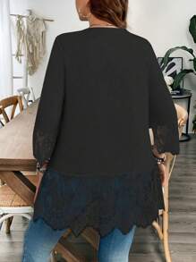 SHEIN Clasi 大码女式 V 领纯色蕾丝拼布休闲衬衫 - 黑色 - 查看 2