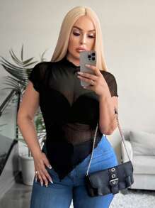 SHEIN SXY Blusa corta ajustada de talla grande para mujer, con mangas cortas, diseño en malla transparente, plisado y bajo en punta, casual y sexy, para primavera/verano