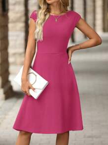 SHEIN Clasi Vestido negro pequeño de primavera/verano con mangas cortas, cuello redondo, cómodo y versátil, de punto sólido negro con falda acampanada a la cintura - Rosa Fucsia - Ver 5