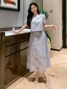 DAZY Ensemble 2 pièces pour femmes: blouse à col rond à motif floral et manches bouffantes, plus une jupe mini évasée