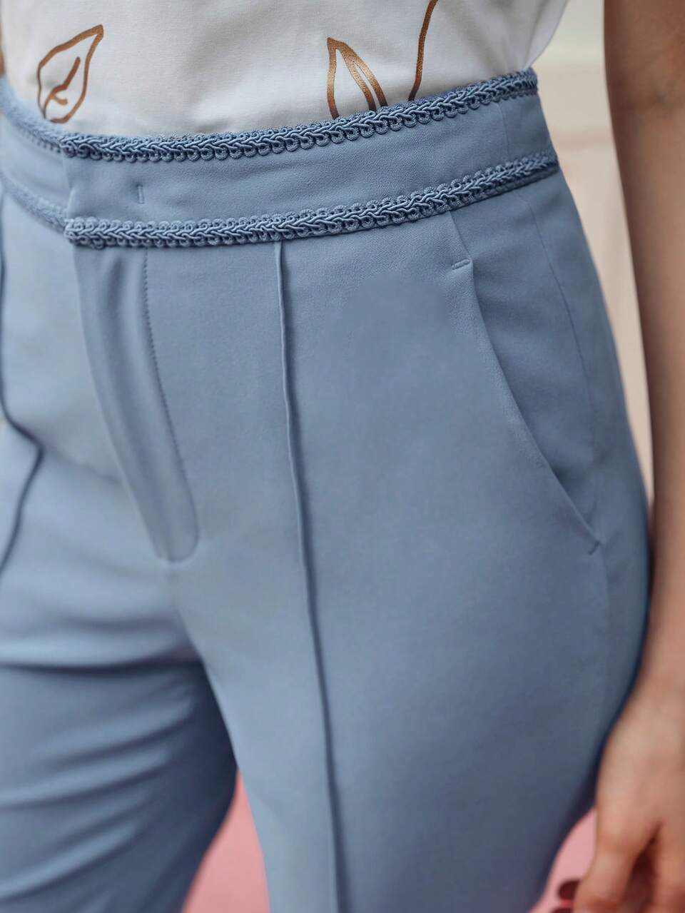PRESS CREASE CONTRAST TRIM SUIT PANTS