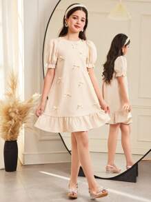 SHEIN Vestido informal holgado para niñas preadolescentes con cuello redondo, manga corta abullonada, volantes, empalme y decoración de lazo 3D, estilo minimalista elegante de color liso