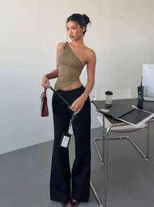 Siren Gaze 情人节勃艮第红色扭纹单肩上衣优雅修身女士上衣 - 卡其色 - 查看 3