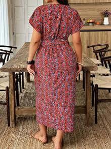 SHEIN Clasi 大码女式休闲碎花裹身结饰短袖连衣裙，适合度假 - 彩色 - 查看 2