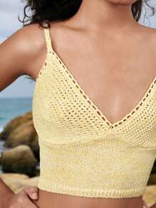 Maija Nuevo para el verano de 2025, top casual de crochet con tirantes de espagueti y cuello en V en color amarillo crema, versátil y apropiado para playa, vacaciones, salidas, reuniones, bodas y temporada de graduación