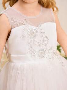 SHEIN Glamorique Kids Vestido de Dama de Honra para Meninas Festa de Aniversário Casamento Formal - Vestido de Princesa Cetim Branco e Tule Transparente com Decoração Floral 3D, Adequado para Eventos Formais, Palco, Recital de Piano, Festa, Sessão de Fotos - Estilo de Verão, Europeu