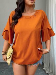 SHEIN LUNE Plus Size Wrinkled Textured Fabric Round Neck Rivet Trim Sleeve Asymmetrical Hem Ruffle Hem 3/4 Sleeve Casual Commuting Blouse