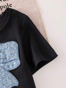 Elladie kids 2 件装女孩黑色短袖 T 恤上衣搭配蓝色闪亮蝴蝶结细节和工装裤套装，夏季 - 黑色 - 查看 4