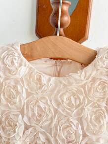 Cozy Pixies 女婴 3D 花卉圆领泡泡袖束腰连衣裙 - 杏色 - 查看 5