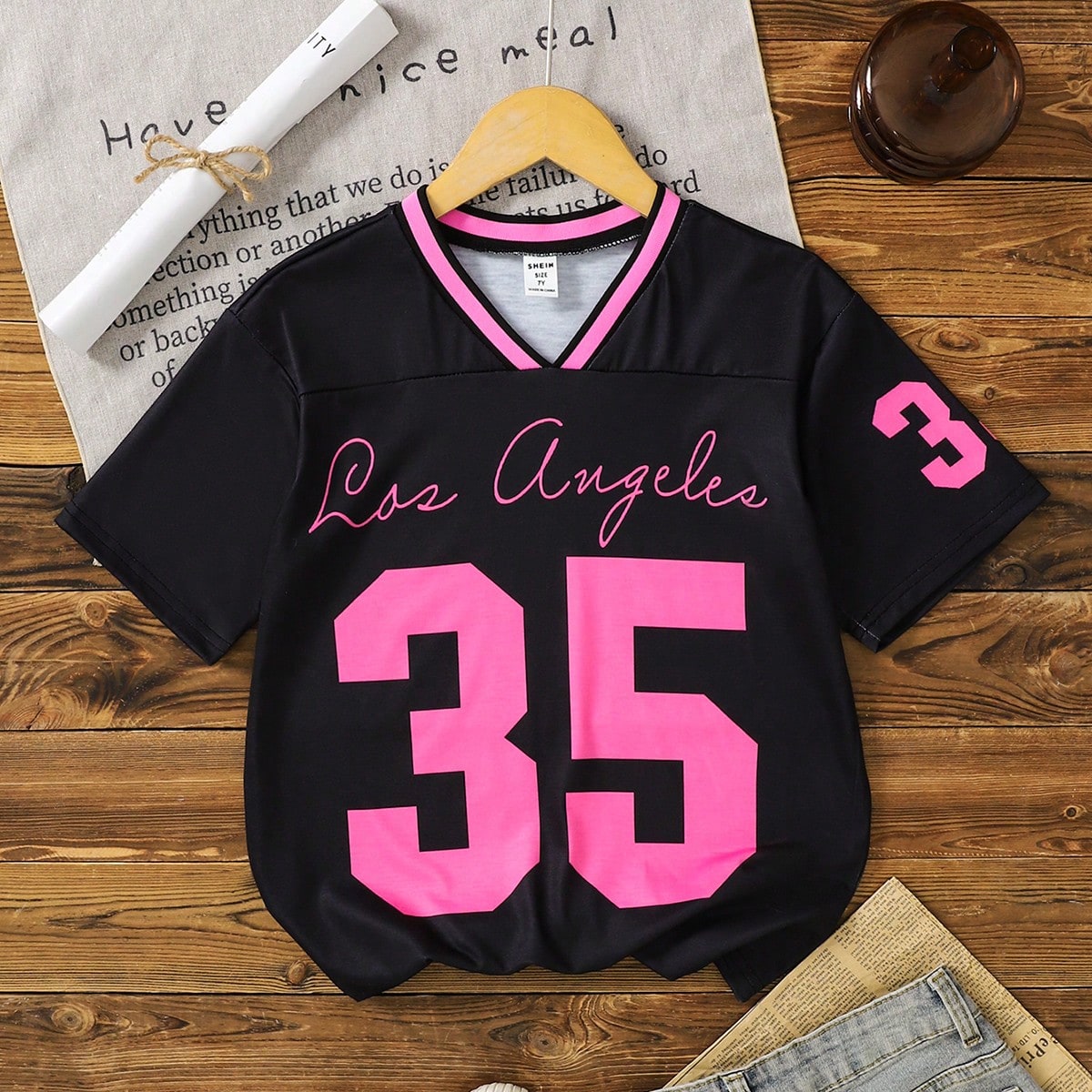 Camiseta deportiva casual con cuello en V y número gráfico en contraste para niñas, conjunto a juego madre-hija, perfecto para vacaciones, verano y