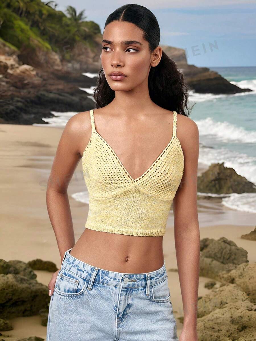 Maija Nuevo para el verano de 2025, top casual de crochet con tirantes de espagueti y cuello en V en color amarillo crema, versátil y apropiado para playa, vacaciones, salidas, reuniones, bodas y temporada de graduación