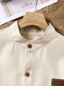 SHEIN 1 件 Tween 男孩立领绅士风格纯蓝色休闲短袖衬衫，百搭，适合春夏季 - 米色 - 查看 5