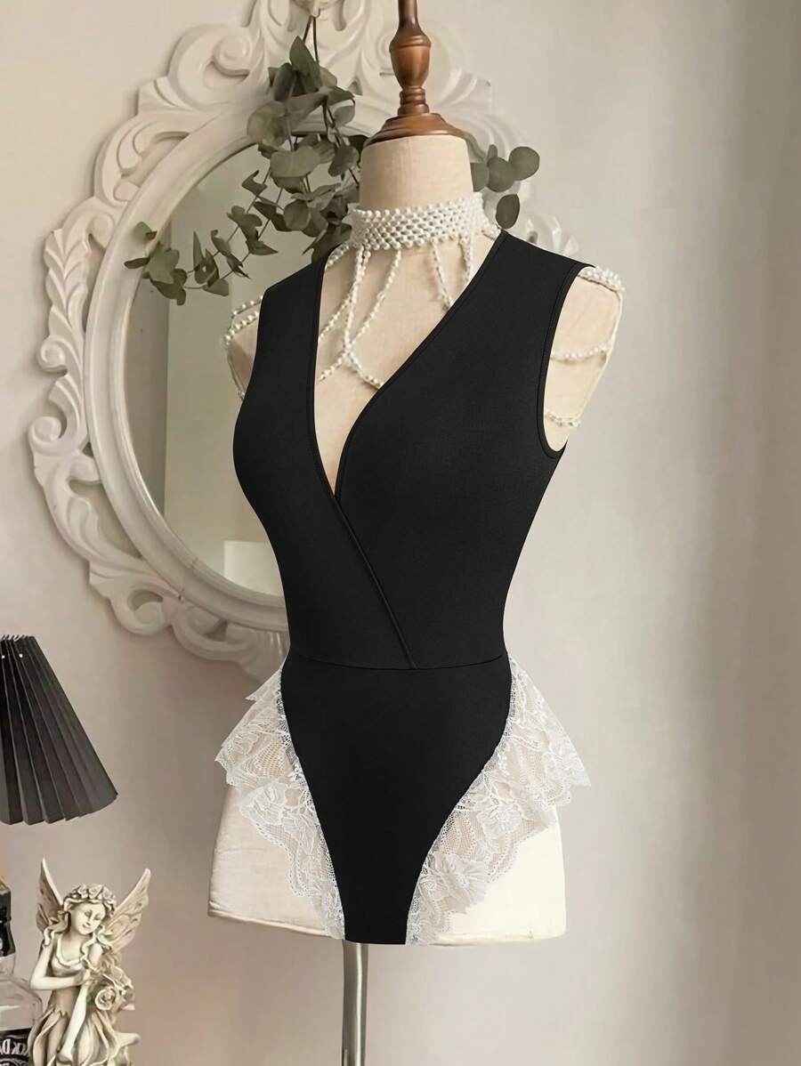 SHEIN Clasi 女士加大码纯色无袖 V 领蕾丝边优雅紧身衣 - 黑色 - 查看 1