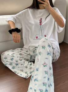 DAZY 全身印花图案 T 恤和宽松直筒碎花全印花睡裤两件套女士睡衣套装 - 白色 - 查看 5