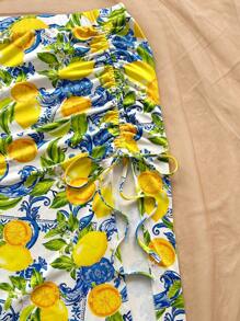 Soleia 度假风格 2 件套：白色纹理针织吊带背心和热带彩色西西里水果印花抽绳系带开衩裙