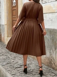 EMERY ROSE Damen Große Größen Einfarbiges plissiertes einfaches Tageskleid, für Weihnachten Maxikleid Outfit