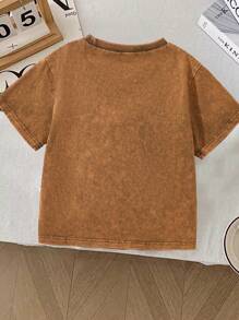 SHEIN Camiseta de manga corta de punto vaquero de cuello redondo lavada en piedra de color caqui, para niño de estilo casual de verano. Ropa de primavera/verano para niños, conjunto de ropa de calle