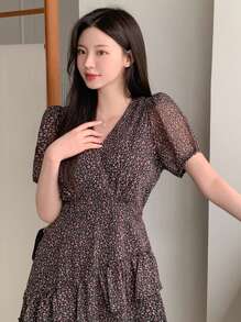 DAZY 女士V领碎花荷叶边收腰短款连衣裙 舞会礼服 度假装 女士波西米亚风 - 黑色 - 查看 8