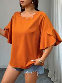 SHEIN LUNE Plus Size Wrinkled Textured Fabric Round Neck Rivet Trim Sleeve Asymmetrical Hem Ruffle Hem 3/4 Sleeve Casual Commuting Blouse