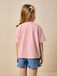 SHEIN Camiseta de cuello redondo para niñas jóvenes y elegante con decoración de lazo rosa, primavera/verano - Rosa - Ver 2