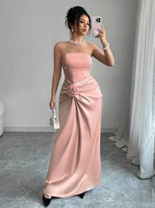 Rafferiza Damen schwarzes bandloses figurbetontes Kleid mit geraffter Taille, Farbblocking und 3D Blumendekor