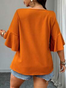 SHEIN LUNE Plus Size Wrinkled Textured Fabric Round Neck Rivet Trim Sleeve Asymmetrical Hem Ruffle Hem 3/4 Sleeve Casual Commuting Blouse