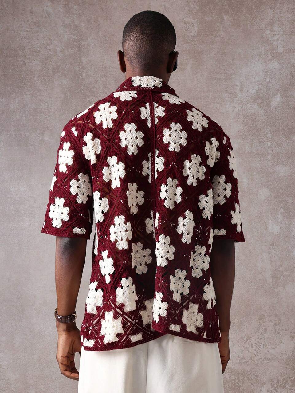 Cardigan masculino de crochê floral com botões