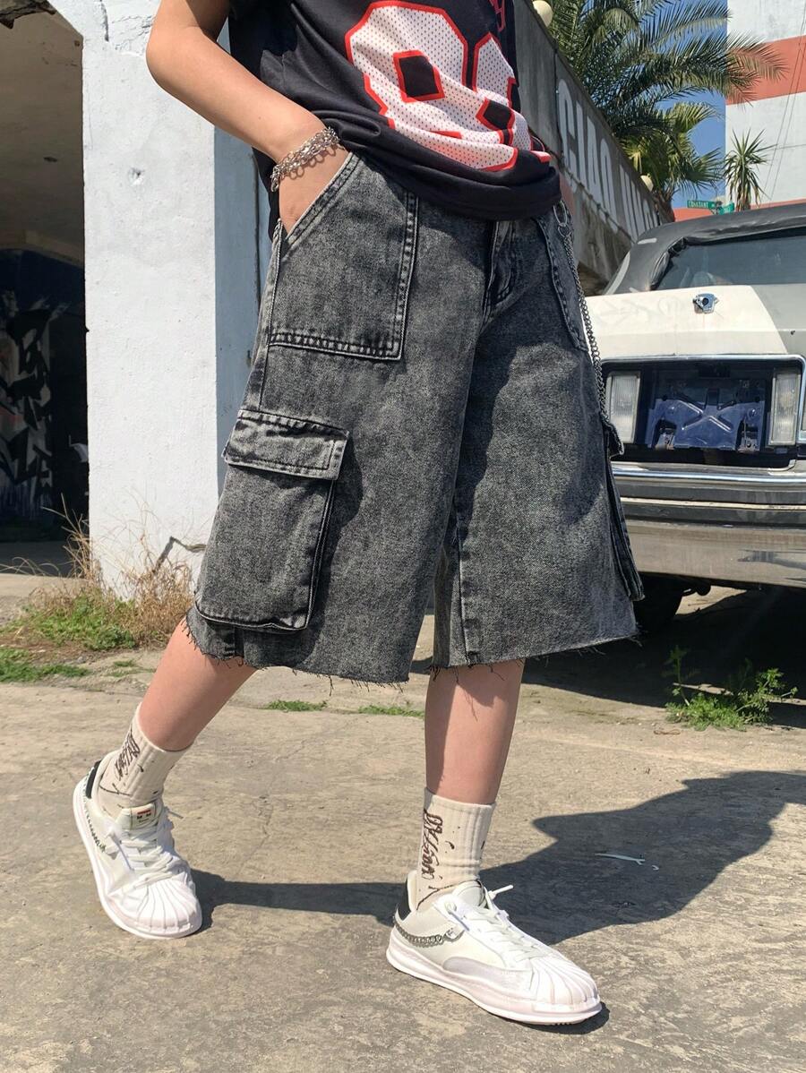 SHEIN Pantalones cortos vaqueros anchos y cómodos con bolsillos de carga y diseño de dobladillo para niños y niños preadolescentes, ropa informal de moda Y2k, ropa de verano y primavera para niños - Negro - Ver 1