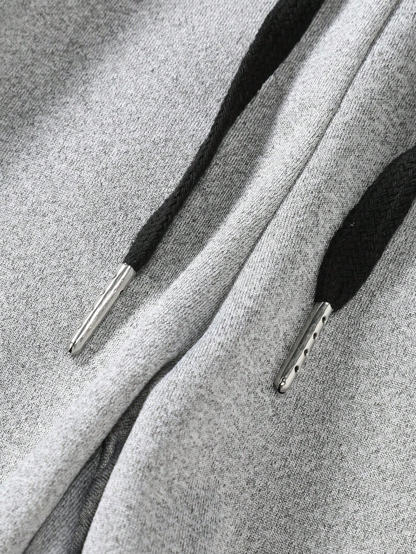 Manfinity Homme شورت كاجوال مرتفع الوسط بنقشة حروف...