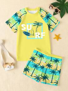 SHEIN Conjunto de traje de baño de estilo informal minimalista con estampado de palmera y texto, cuello redondo y mangas cortas, para niños preadolescentes, apto para el verano