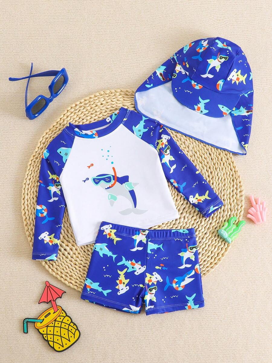 男婴泳衣 - 上衣采用固定印花设计 / 下装采用随机印花设计 + 泳帽 - 彩色 - 查看 1