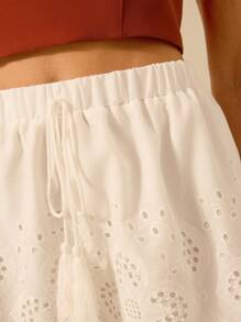 CAJUNI 女士波西米亚风刺绣松紧腰流苏细节度假休闲夏季沙滩白色短裤 - 白色 - 查看 8