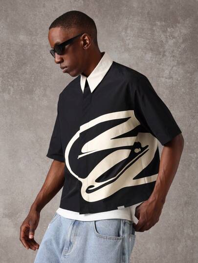 SUMWON قميص كاجوال ذو قص مربع، بطبعات فنية راقية أحادية اللون للأزياء الشارعية الحضرية، أكمام قصيرة مع أزرار، لبس عصري وحيوي للشارع