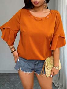 SHEIN LUNE Plus Size Wrinkled Textured Fabric Round Neck Rivet Trim Sleeve Asymmetrical Hem Ruffle Hem 3/4 Sleeve Casual Commuting Blouse