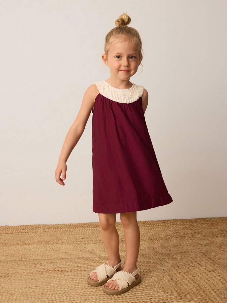 Sukienka dla młodej dziewczyny, luźna, swobodna, kontrastowa, z okrągłym dekoltem i bez rękawów